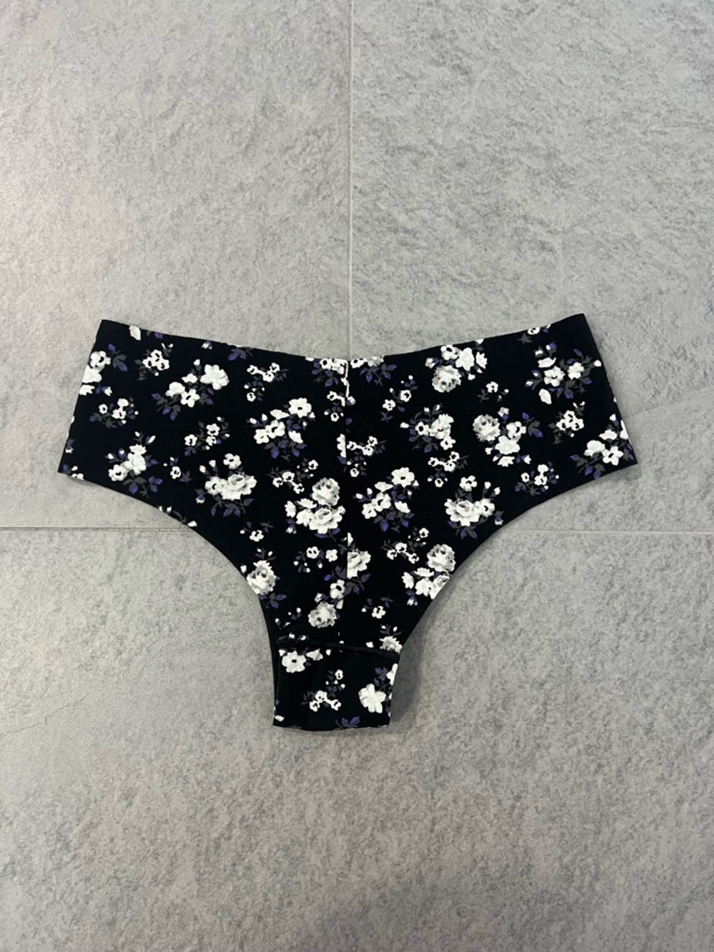 NWT PINK Victoria's Secret No-Show Cheekster Panty in Black/White Floral - Picture 3 of 5